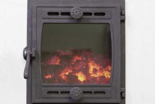 Types and methods of installing doors for stoves