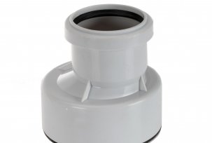 Plumbing adapters for sewer pipes of different diameters