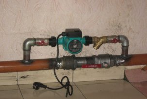 Chúng tôi thiết kế hệ thống sưởi ấm bổ sung với việc lắp đặt máy bơm và bộ tản nhiệt