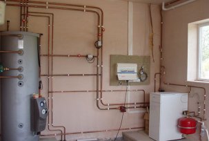 Các chi tiết cụ thể của một hệ thống sưởi kín: thiết bị, tính toán bể mở rộng và sự lựa chọn của nhóm bảo mật