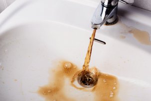 Comment nettoyer l'eau d'un puits de fer et de chaux