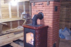 Do-it-yourself brick shield for a metal stove