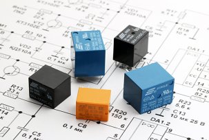 Relative graphic and letter designations of relays on electrical diagrams