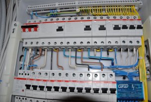 How to properly install an RCD in the switchboard: before the machine or after