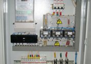 Comment connecter un compteur triphasé via un transformateur de courant - schéma