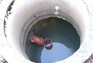 Caractéristiques de l'utilisation de produits chimiques pour nettoyer un puisard dans une maison privée