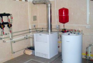 What determines the gas flow in gas heating boilers