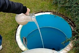 Cleaning the cesspool in a private house with chemicals without pumping