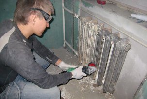 Effective ways to remove old paint from a heating battery