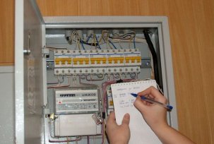 Reading and reporting from electric meters