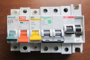 How to choose a circuit breaker for load power