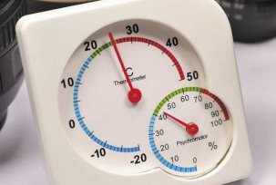 Determination of air humidity in the apartment room