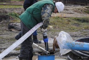 Slik rengjør du brønnen fra sand og silt