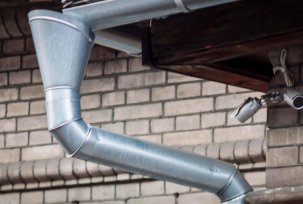 Advantages and disadvantages of the gutter system made of galvanized steel