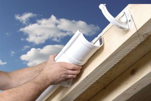 How to install a gutter with your own hands