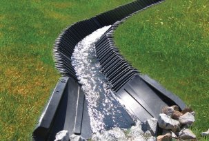 How to dig and strengthen a drainage ditch