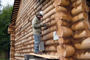 Comment isoler une maison en rondins